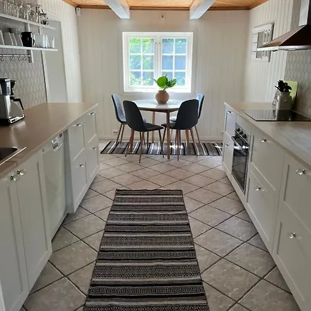 Koselig Lite Hus Naer Sentrum Holiday home Arendal